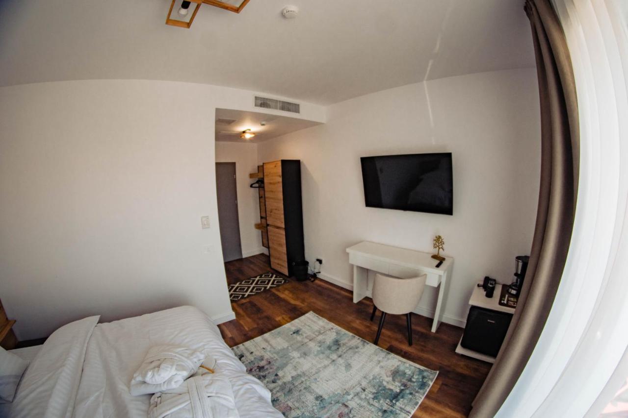 Hotel B4 오라데아 외부 사진