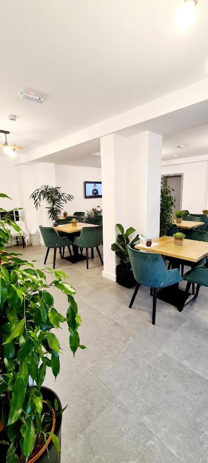 Hotel B4 오라데아 외부 사진